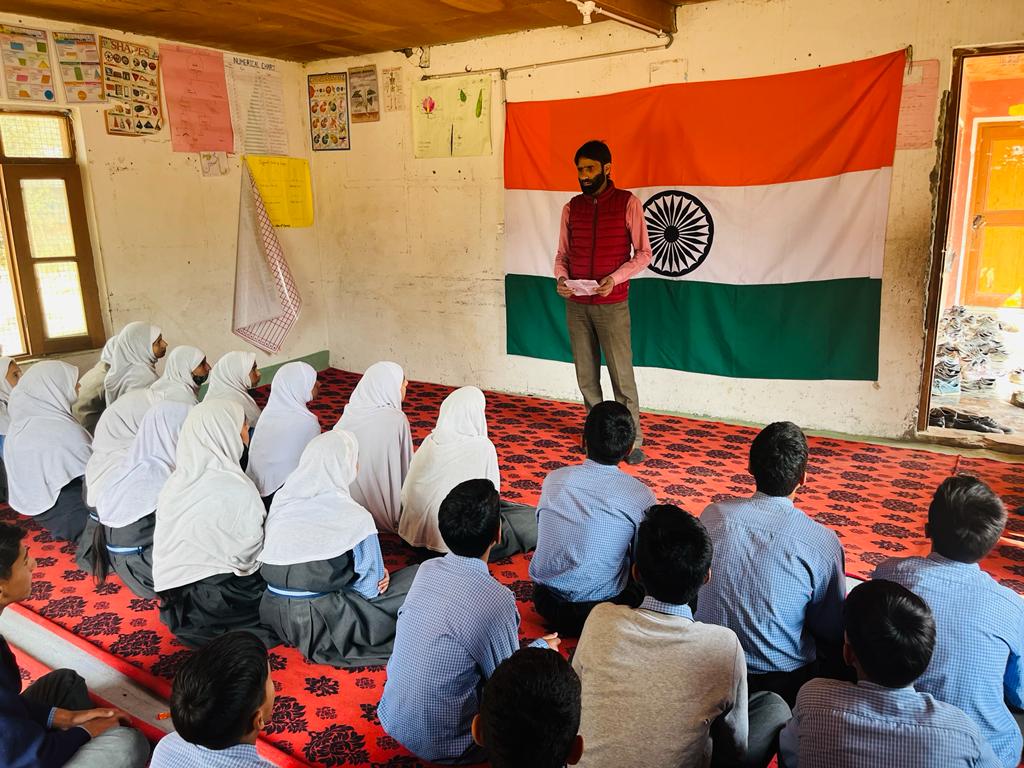 rayaan958's tweet photo. In order to guide the youth regarding various career options available to them after class 10th and 12th std and to motivate them to join Army, highlighting the AGNIPATH Scheme a career counselling was held at Govt middle school,Paripora. 
@RadioChinarFM
@RadioChinar @Rifa_e_Aam https://t.co/kTeRVyoNta