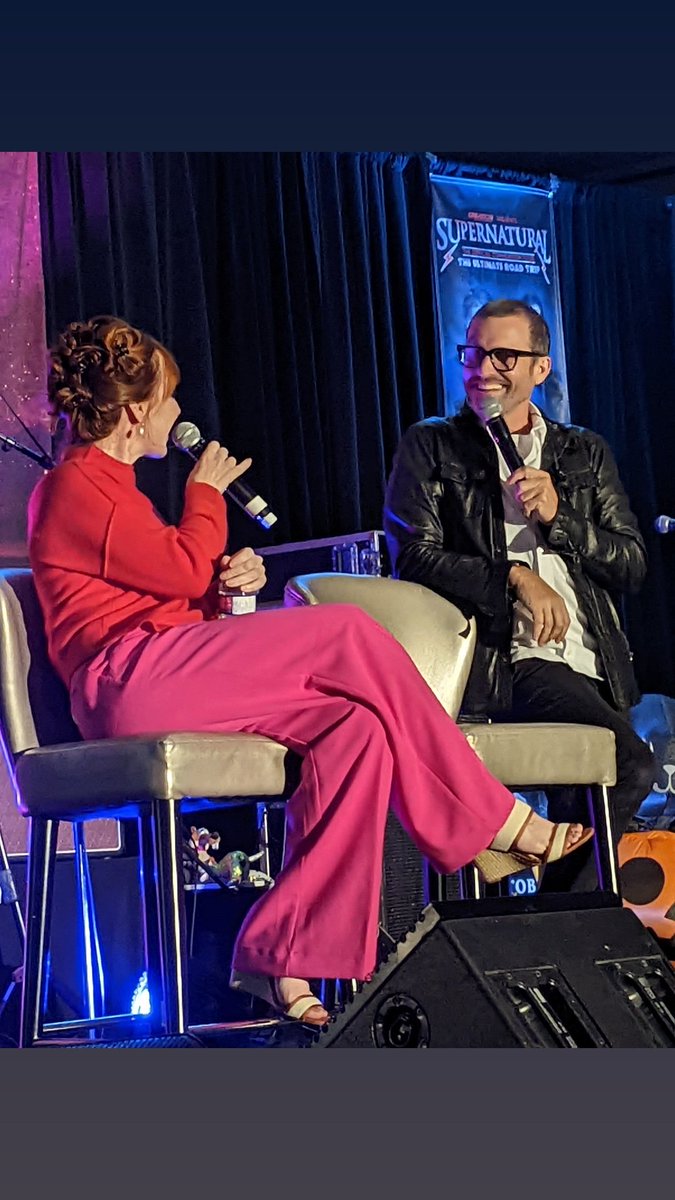 LisaBismyname's tweet photo. I have con pictures! I understand the fandom discourse! I get the tweets that are usually so confusing.  THIS IS SO EXCITING 😂 https://t.co/bGiHMPOC7R