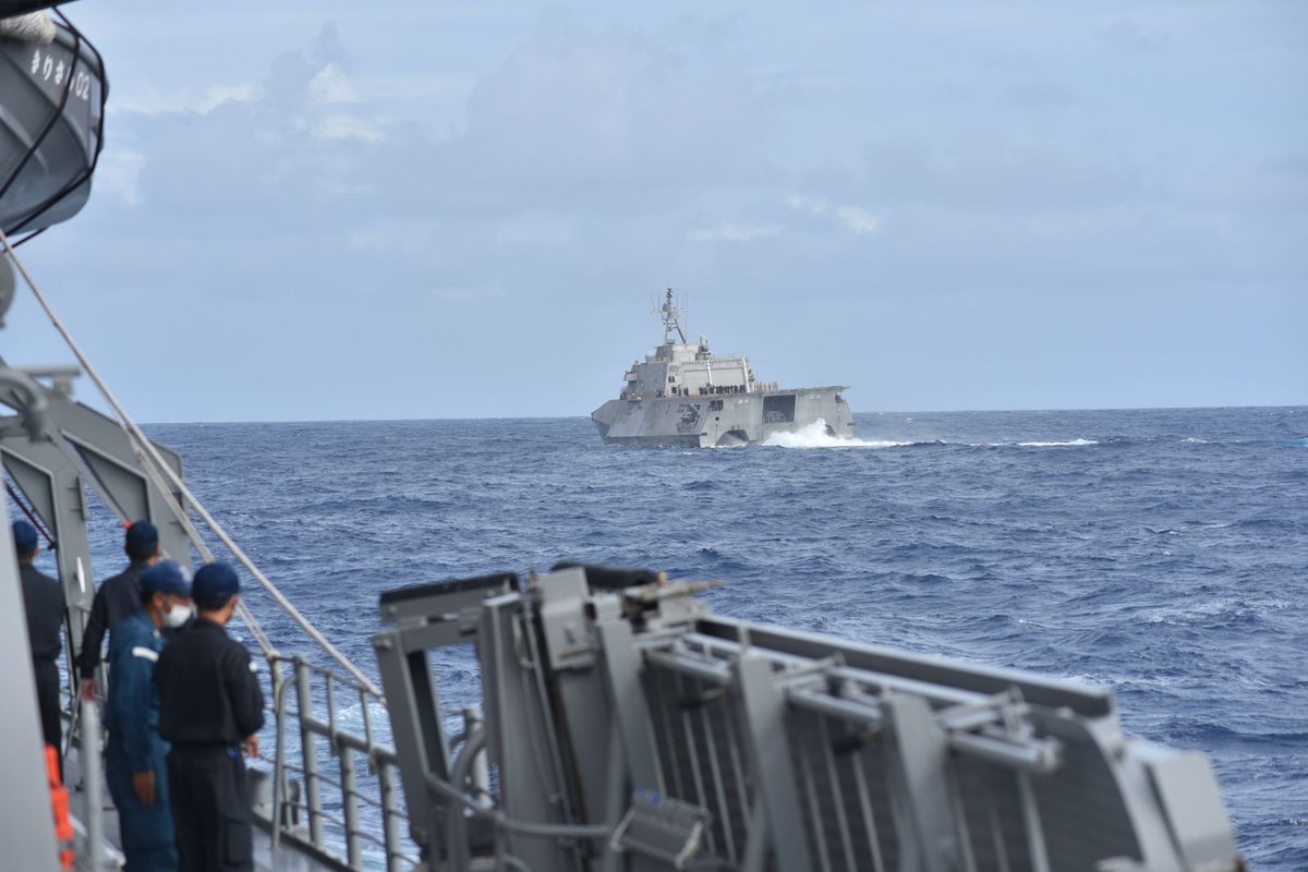 19-21 OCT, IPD22, JS KIRISAME conducted a bilateral exercise “NOBLE FUSION” with @US7thFlt USS OAKLAND in the South China Sea to improve our tactical capabilities and interoperability with the U.S. Navy. SDF contributes to peace and stability in the Indo-Pacific region. #FOIP
