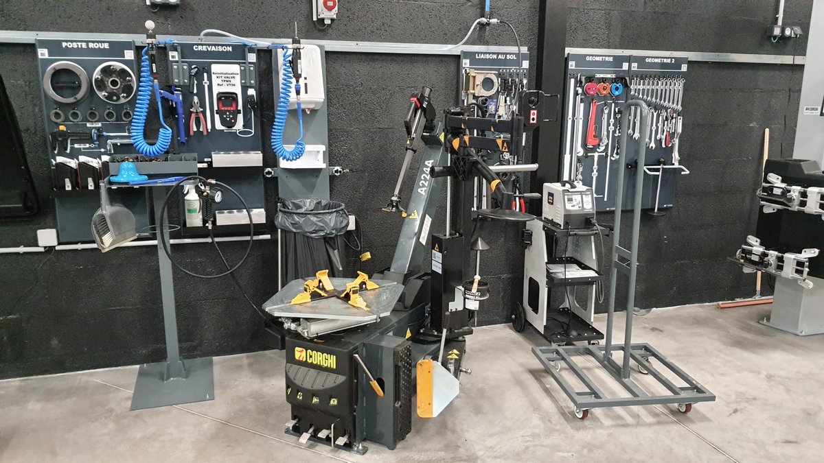 NorautoFr's tweet photo. Après Albi il y a une semaine, nous sommes ravis de vous partager une nouvelle ouverture : Norauto Ploermel. 🙂
Situé entre Rennes et Vannes, ce nouveau point de vente accueille ses premiers clients depuis 3 jours. 🚗🔧
Nous souhaitons une bonne route à Fabien son équipe 💙💛 https://t.co/BhWJ1GBWK3