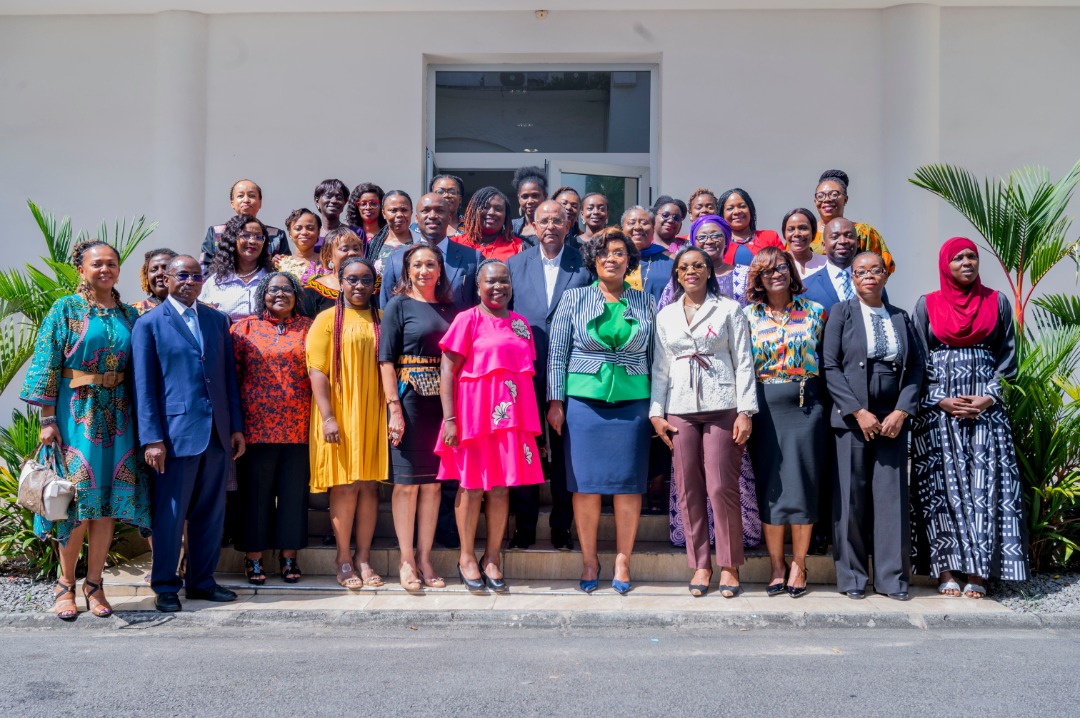 Gouvciofficiel's tweet photo. #Société | Entrepreneuriat féminin : le Premier Ministre @ACHIPatrick4 rassure les femmes de l’accompagnement de l’Etat
En savoir plus ➡️ https://t.co/FiHpmzXsvp
#CICG #GouvCI https://t.co/Cp3T5sJxsk