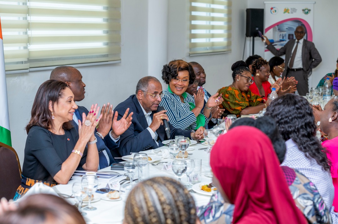 Gouvciofficiel's tweet photo. #Société | Entrepreneuriat féminin : le Premier Ministre @ACHIPatrick4 rassure les femmes de l’accompagnement de l’Etat
En savoir plus ➡️ https://t.co/FiHpmzXsvp
#CICG #GouvCI https://t.co/Cp3T5sJxsk