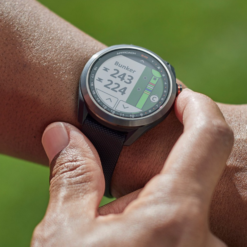 PortersGolf's tweet photo. The #ApproachS42 not only gives you yardages to the pin, but it also highlights distances to hazards & doglegs ⛱️
#Garmin | #PortersGolf | #LoveTheHants https://t.co/m84uD1IYXk