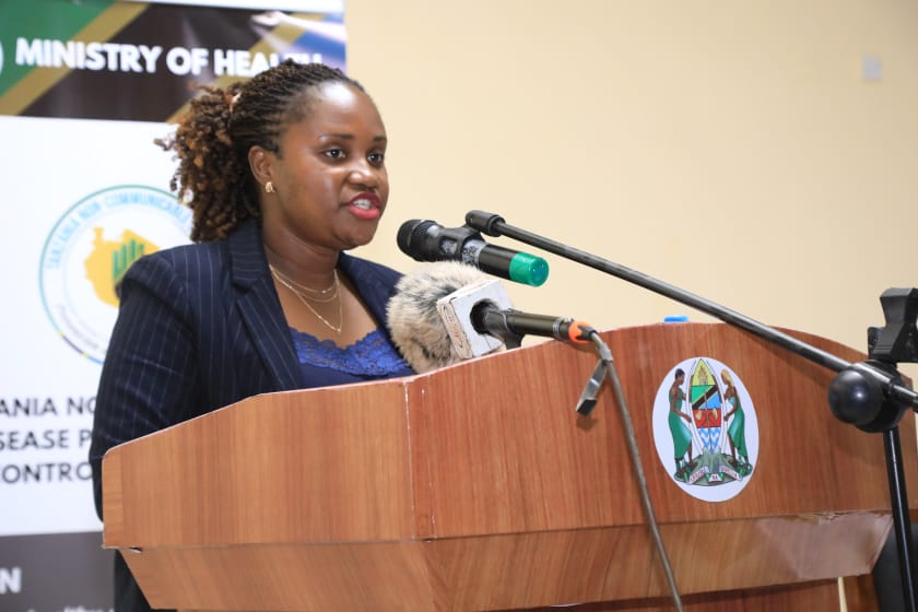TDATanzania's tweet photo. Mkurugenzi msaidizi wa magonjwa yasiyoambukiza Dr. James Kiologwe amesema mafunzo haya kwa watoa huduma yatakuwa msaada mkubwa kwa jamii kwani watatumika katika kutoa elimu ikiwemo kuishi mtindo wa maisha unaofaa.
#ActNow #StopNCD
@wizara_afyatz @elimuyaafya https://t.co/gRjdylqGH3