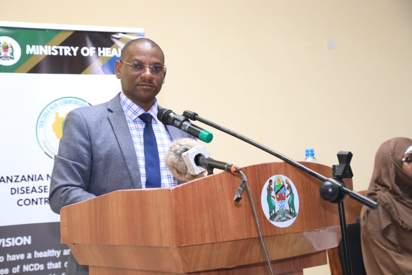 TDATanzania's tweet photo. Mkurugenzi msaidizi wa magonjwa yasiyoambukiza Dr. James Kiologwe amesema mafunzo haya kwa watoa huduma yatakuwa msaada mkubwa kwa jamii kwani watatumika katika kutoa elimu ikiwemo kuishi mtindo wa maisha unaofaa.
#ActNow #StopNCD
@wizara_afyatz @elimuyaafya https://t.co/gRjdylqGH3