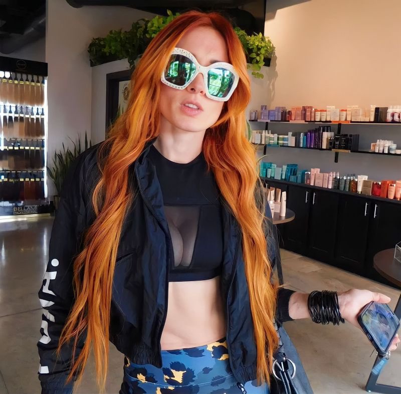 LassLickerBL's tweet image. I know you’re staring at my big mommy milkers…