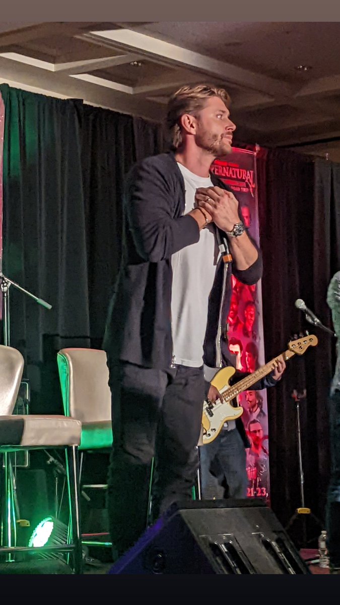 LisaBismyname's tweet photo. Also Jensen Ackles is blonde, I submit this as evidence https://t.co/x5KjOx5Oo8