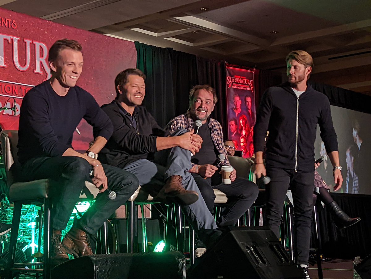 LisaBismyname's tweet photo. Also Jensen Ackles is blonde, I submit this as evidence https://t.co/x5KjOx5Oo8