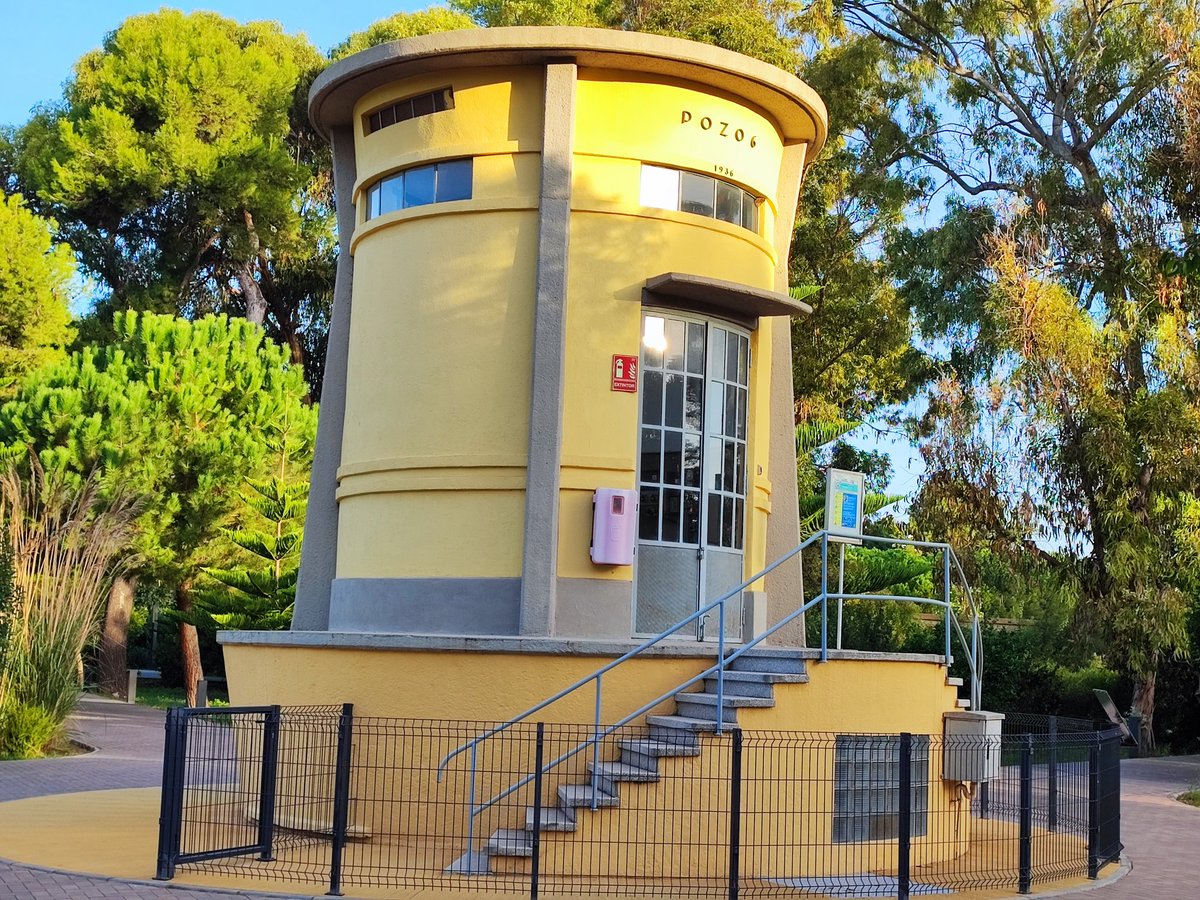 La llum del mati fa més bonic el patrimoni de la Central Cornellà. 
<a href="/MuseuAigues/">Museu de les Aigües</a>