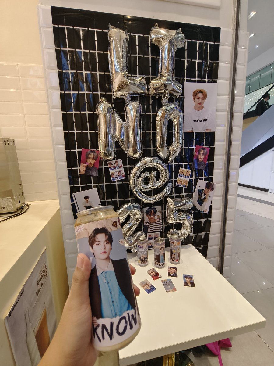 madse1989's tweet photo. Happy Birthday Linoooo!
Thank you @mintyleebit and @WouldULikeph for this CSE. ❤️

#Linocafe
#HappyLeeKnowDay
#리노야_생일선물은_평생보자
#DancingGodLeeKnowDay
#StrayKids    #스트레이키즈   
#리노 #LeeKnow @Stray_Kids https://t.co/43NIyjVt5X