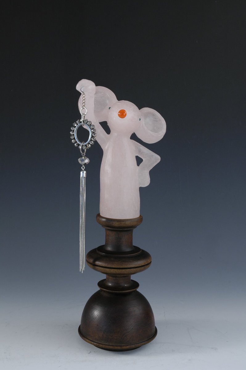Morag_Reekie's tweet photo. New series of work. 
'The Pink Panther'
'Trinkets I'
'Trinkets II'
#castglass
#castglasssculpture
#glassart
#glass
#lostwaxtecnique
#foundobjects
#thepinkpanther
#costumejewellery
#mice
@LDNglassblowing 
@pyramidgallery 
@TENedinburgh 
@biscuit_factory https://t.co/rKNW05NzdL