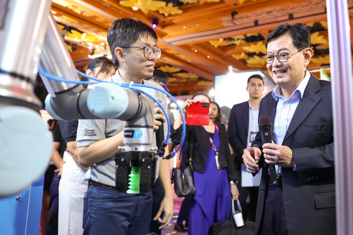 SwitchSingapore's tweet photo. We kicked off #SWITCH2022 with an opening address by Deputy Prime Minister and Coordinating Minister for Economic Policies Heng Swee Keat, where he shared about the upcoming plans to drive #innovation in Singapore and the region!

Get your tickets: https://t.co/DQXDyFkxpH https://t.co/dwngtP74pJ