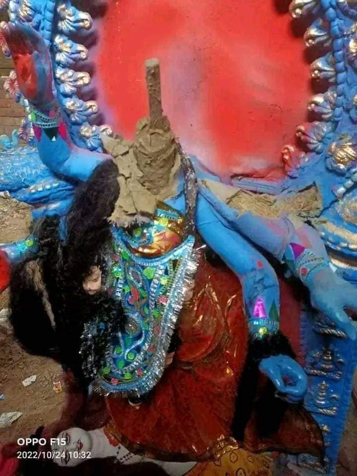 PrabirB68704362's tweet photo. শান্তি ও সম্প্রীতি বাহিনী😡 দক্ষিণ ২৪ পরগনা, "ডায়মন্ড হারবার" অন্তর্গত রামনগরে "মা কালী"র মূর্তি ভেঙে দিলো....
#South24Parganas #DimondHarbour #Ramnagar #WestBengal #India #BJP @BJPBarackpore @BJP4India @BJP4Bengal #RSS #Sanatani @AmitShah https://t.co/NyaRpfy2SI