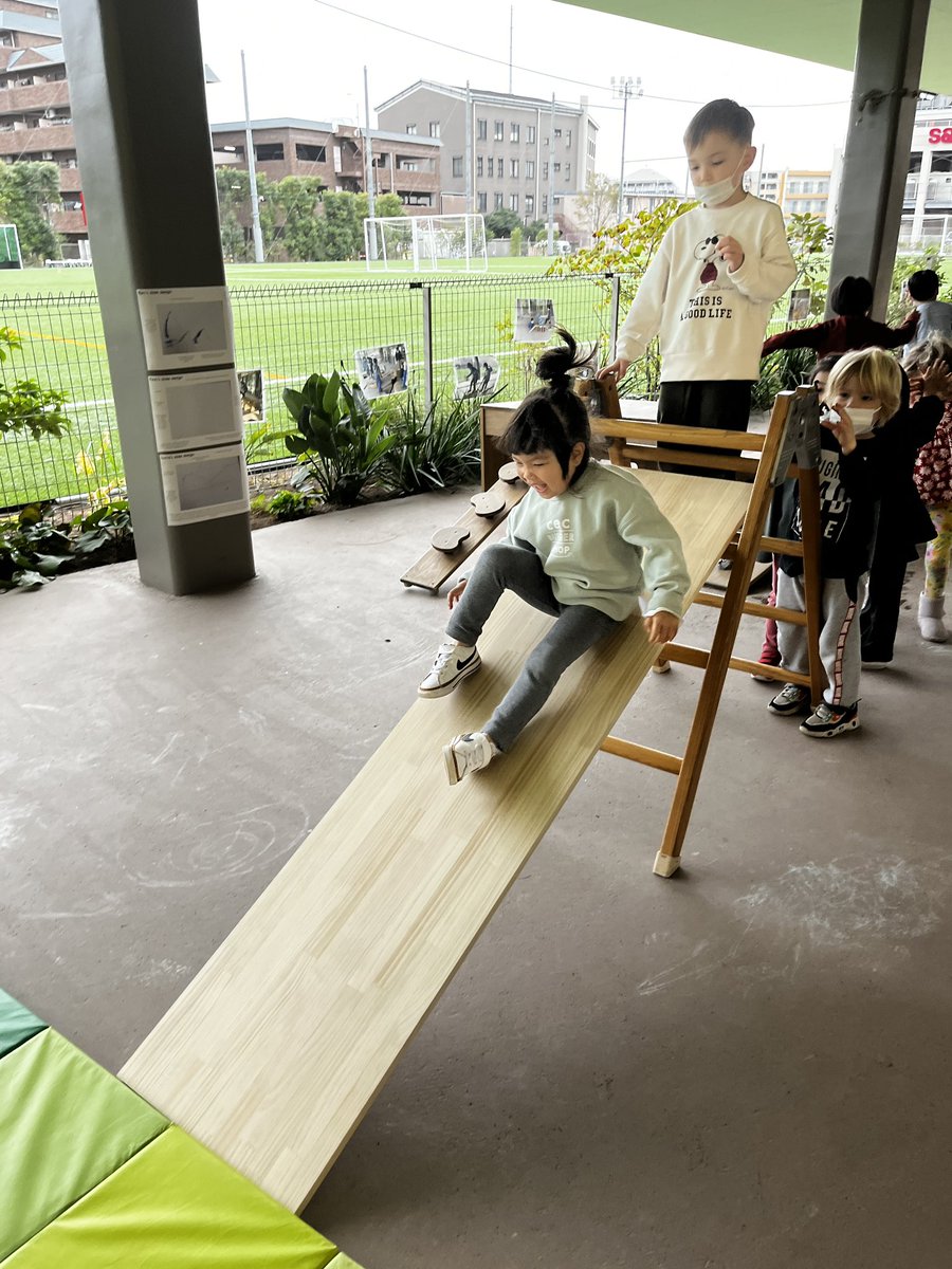 YIS_ELC's tweet photo. The inquiry and design process in action as our ELC learners identified the need for, designed, resourced and created a new slide for our outdoor learning space. #yislearning #inquiry #pyp #action #earlyyears #outdoorlearning https://t.co/OiYUkSfhul