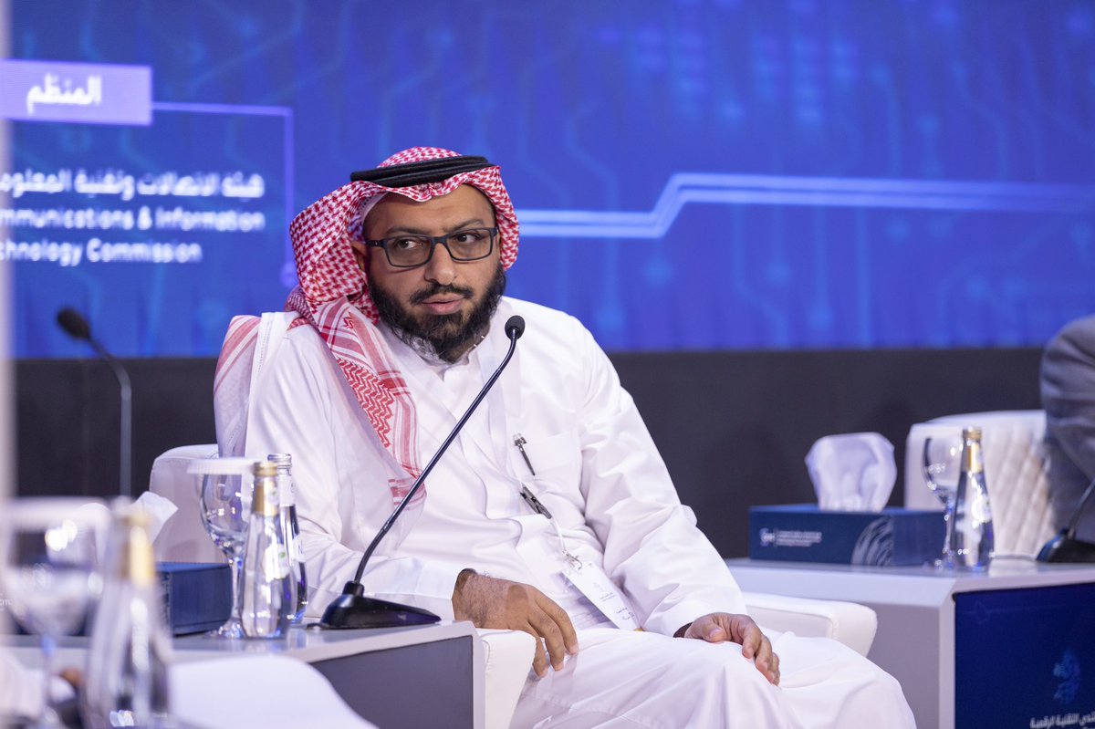 justmo5's tweet photo. كان لي شرف إدارة جلسة حوارية مع نخبة من المُتحدثين، تكلمنا فيها عن تقنية البلوكتشين في القطاع الخاص وذكرنا فيها قصص نجاحهم و التحديات اللي واجهوها. 
كل الشكر ل @CITC_SA لتنظيمهم هذا الحدث الرائع وأيضًا حاب أشكر المتحدثين لإثراءهم الجلسة @Zainab_Alaminو @A_M_Dosari و Abhishek https://t.co/DIZxnL13OL