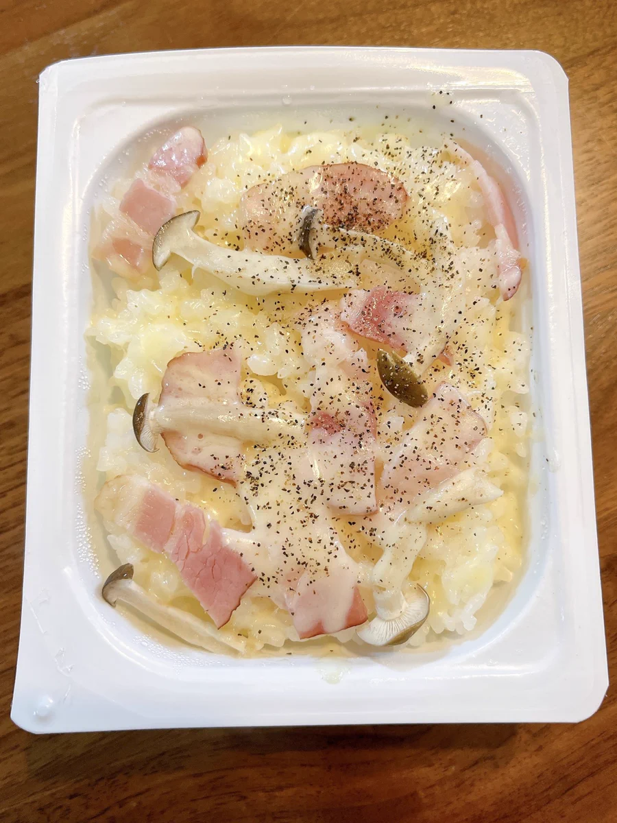 パックごはんを使って手軽に一品料理！カルボナーラ風の味付けが楽しめるかも？！