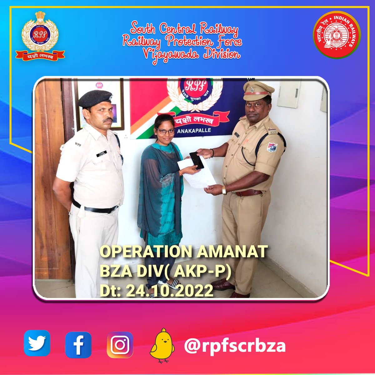 rpfscrbza's tweet photo. #OPERATION_AMAANAT. on 24-10-2022, mobile phone, worth Rs.10,000/- was secured by RPF Anakapalle in T.No12806 Exp. The same was handed over to its rightful owner. https://t.co/BdCQ2qtq2p