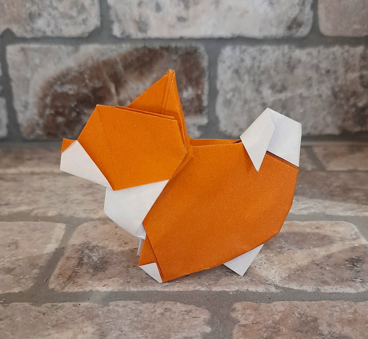 MattBookbinding's tweet photo. Dog (Saku B). Folded by me. #origami #origamidog #dog #canine #woof 🐶 https://t.co/Zm3I9coAYv