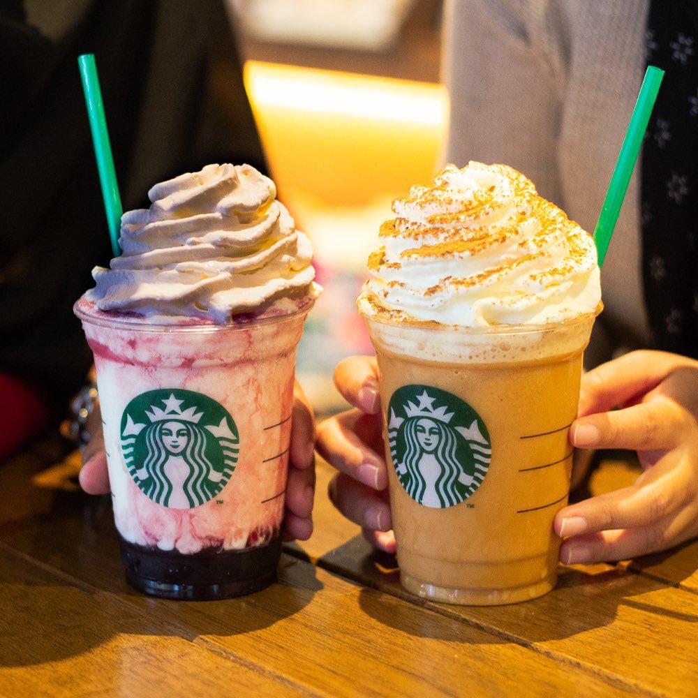 RajaCuti's tweet image. PROMO STARBUCKS RM10 jerr!!

Setiap hari Rabu &amp;amp; bulan ni sahaja tau. Maksudnya harini &amp;amp; rabu depan je peluang untuk grab promo price ni 🤩

Kredit: starbucks 

#RajaCuti #promostarbucks #secondpurchase #pembeliankedua #coffee #starbucks #promo #diskaun