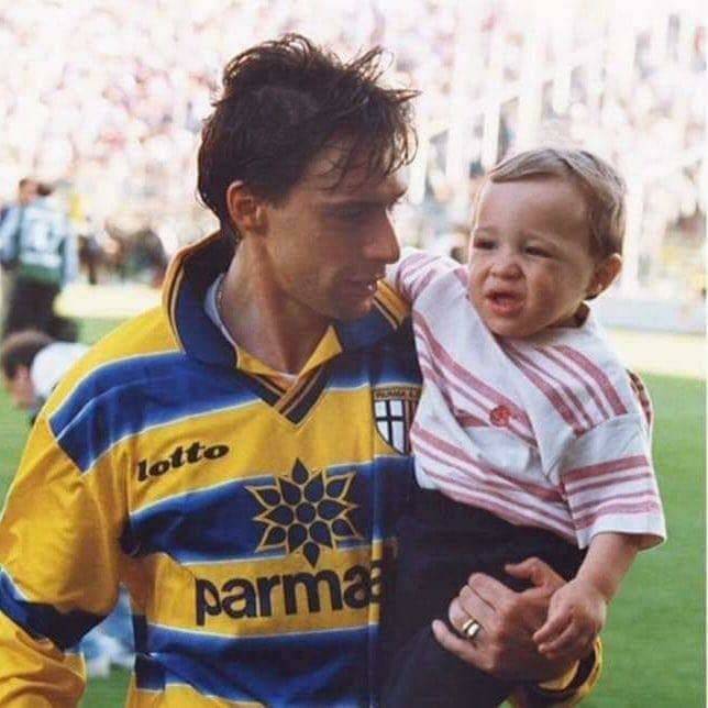 Happy Birthday Federico Chiesa! 🎂 Here he is with his father Enrico back when he was playing for Parma!