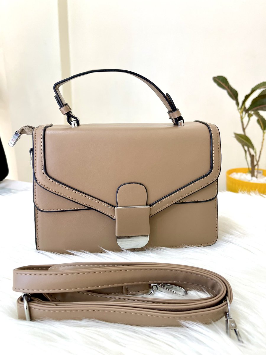 Cinderellas256's tweet photo. Dear superwoman, let no one stop you from looking classy🤩🥰 make your orders with us today! 

Shoes: 70k
Bag: 85k

☎️ 0777247111 or visit our shop in Ntinda - SN PLAZA room 31 https://t.co/Be9GXa7uOT