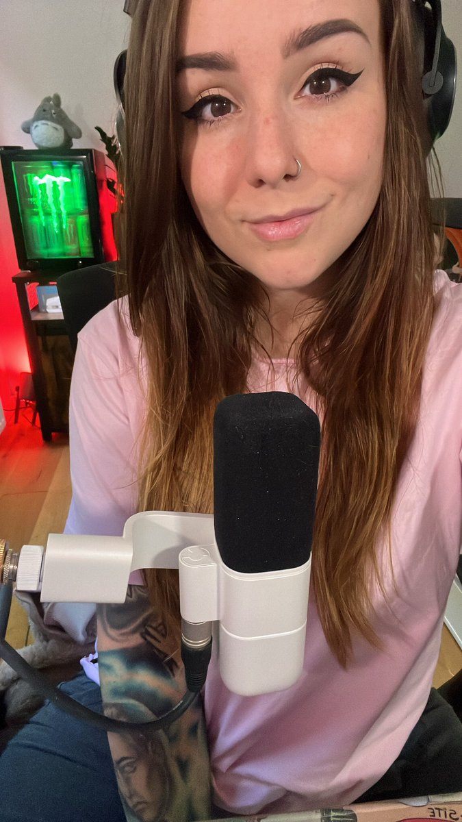 Miss Rage on Twitter "Liiive http//twitch.tv/missrage"