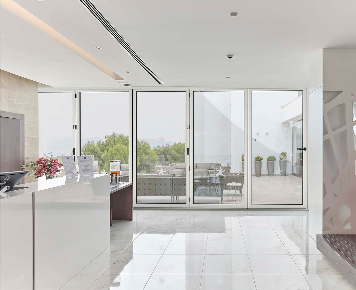 NuevoHome's tweet photo. Seamlessly maximising natural light in the darkest of spaces, the way our EvoFold bi-fold doors transform the perceived size of a room is truly beyond belief ☀️

https://t.co/q4sirNKcnQ https://t.co/1TQh68YFTj