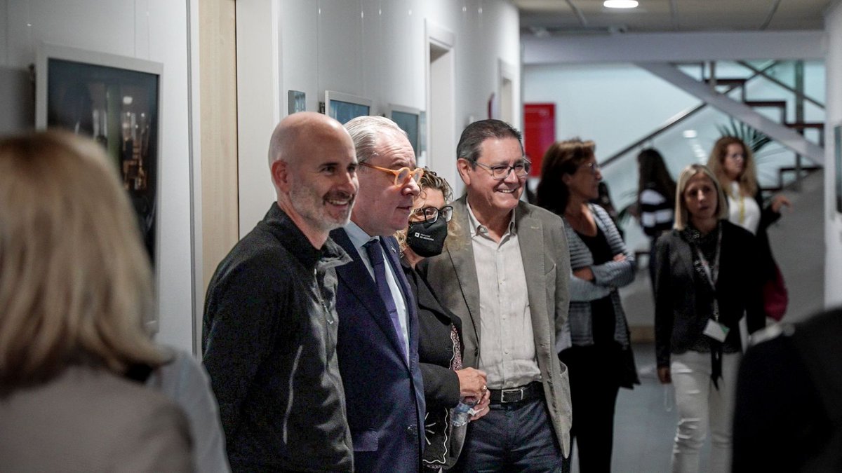 📢 Has vist l'exposició fotogràfica de <a href="/Marcsanyephoto/">Marc Sanye</a> "La pandèmia de covid-19: imatges que parlen" al primer pis de la Facultat de #Medicina de la #UVic_UCC?

Tria la foto que més t'agradi amb el codi QR que tenen; la que guanyi quedarà exposada permanentment a la facultat