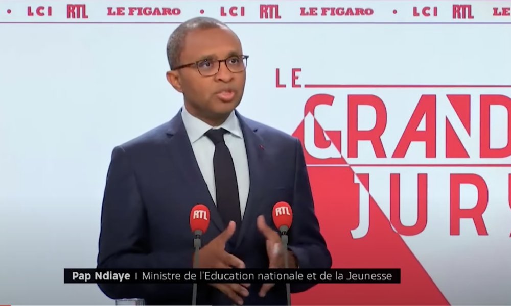 le_gorafi's tweet image. Pour gagner plus, Pap Ndiaye conseille aux enseignants de changer de métier - legorafi.fr/2022/10/25/pou…