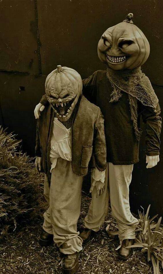 Old school Halloween,creepy as hell!🎃