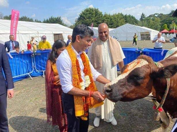 GauSevaSetu's tweet photo. गौ प्रेमी श्री ऋषि सुनक जी को ब्रिटेन के नए प्रधानमंत्री के रूप में निर्वाचित होने पर हार्दिक बधाई एवं शुभकामनाएं।
आपने न केवल इतिहास रचा है बल्कि ब्रिटेन का प्रधानमंत्री बनकर समूचे देश और वैश्विक पटल पर प्रत्येक भारतवासी का मान-सम्मान बढ़ाया है। 
#RishiSunakPM @RishiSunak https://t.co/hFKpyfy2dp