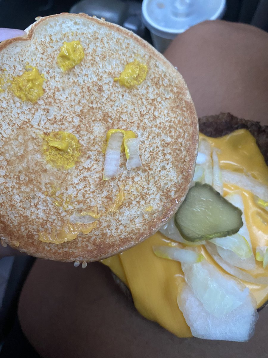 keesmariee's tweet photo. I actually think @maccas is hiring the laziest people ever. Like what is this?!? https://t.co/Rlg1APVzyE