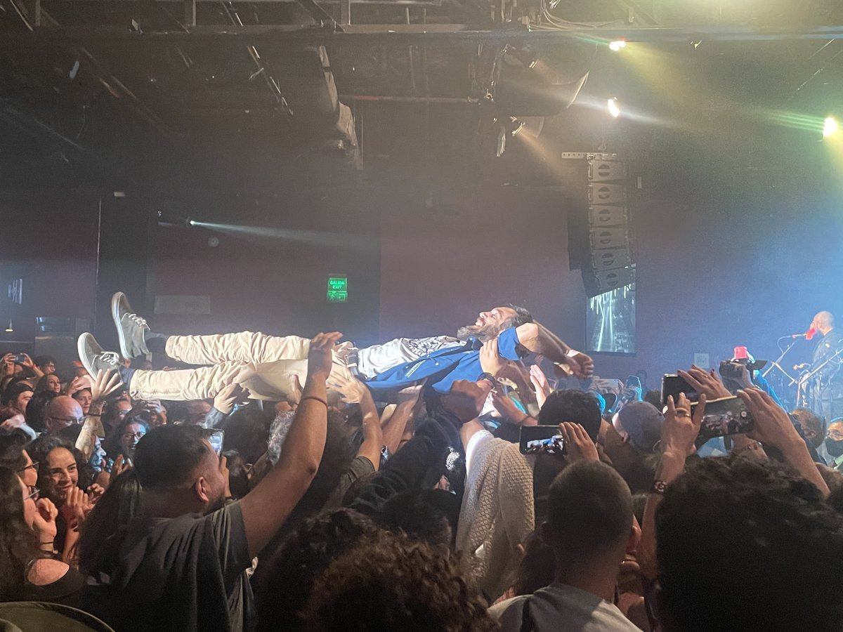 Cronicadexalapa's tweet photo. Demiss, Dani, Edwin, Osiel, Connan, José Arturo, Manuel, Luis Felipe e invitados, gracias por una noche mágica, demostraron una vez más que son fuerza.
Aquí la crónica del concierto de @Losaguasaguas  en el @LunarioMx donde presentaron "Somos Fuerza"👇🗞https://t.co/DlgwgCvUL0 https://t.co/d17STPY9jq