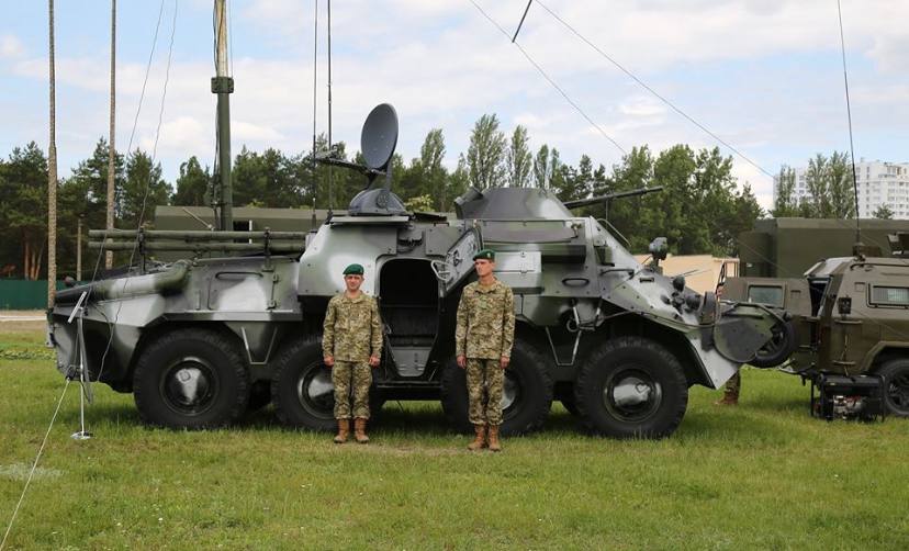 CarlHan30554840's tweet photo. @RichardfromSyd1 @oryxspioenkop Oryx, who falsely count destroyed Ukrainian military equipment as Russian.
In addition Ukrainian gov falsely displays destroyed Ukr equipment as Ru, such as the burn't out vehicle below, which is Ukrainian specific. https://t.co/Tp3jMrCwUe
