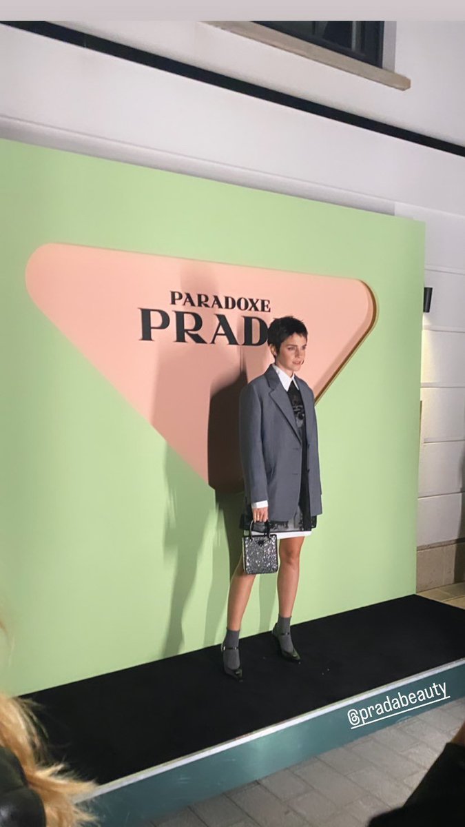 HP_Turkey's tweet photo. 13 Ekim 2022, Emma Watson Prada etkinliğinde https://t.co/aPSBfEr83z