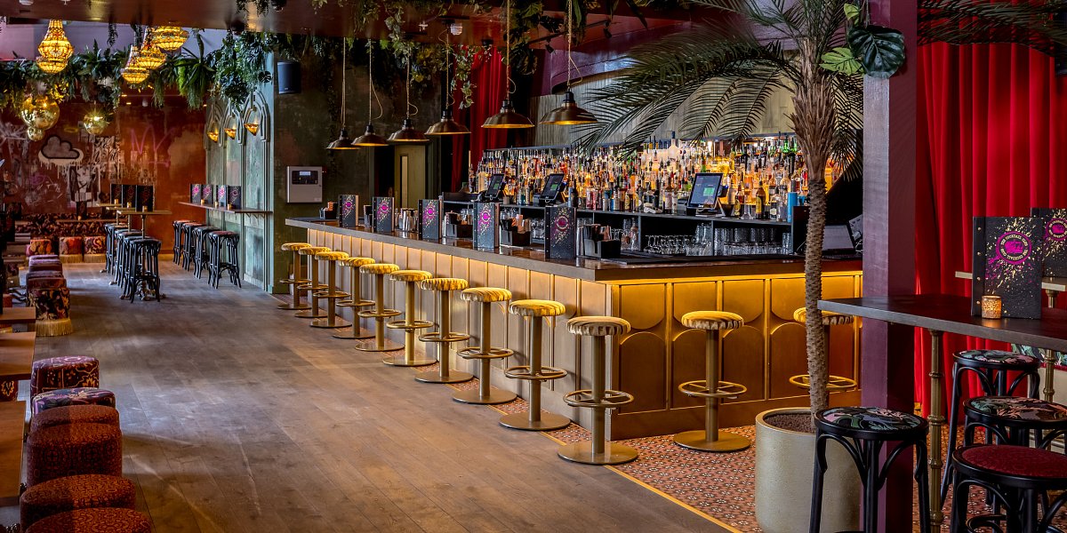 .@nightcapplc's The Cocktail Club has launched its 17th site in London's #CanaryWharf - pubandbar.com/story.php?s=20…