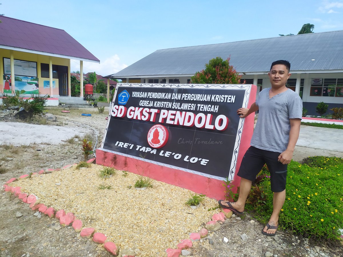 ChrisToralawe's tweet photo. Setelah lbh 25 thn lulus dsni, bru bisa dtg bapontar lg sekalian ambe gambar π
#alumni #bigfamily #sdgkst #christoralawe #christoralawetumanduk #sdgkstpendolo #nostalgia #pulkam #kampungpapi #yantotoralawe #pendolo #pamona #pamonaselatan #poso #sintuwumaroso #sulteng #indonesia https://t.co/5nWBXayi06