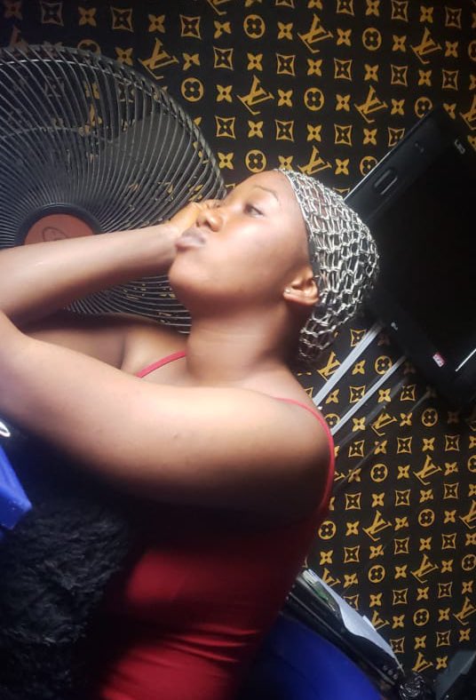 Hydi_potter's tweet image. Me waiting for whatsapp to be back and start posting my nonsense