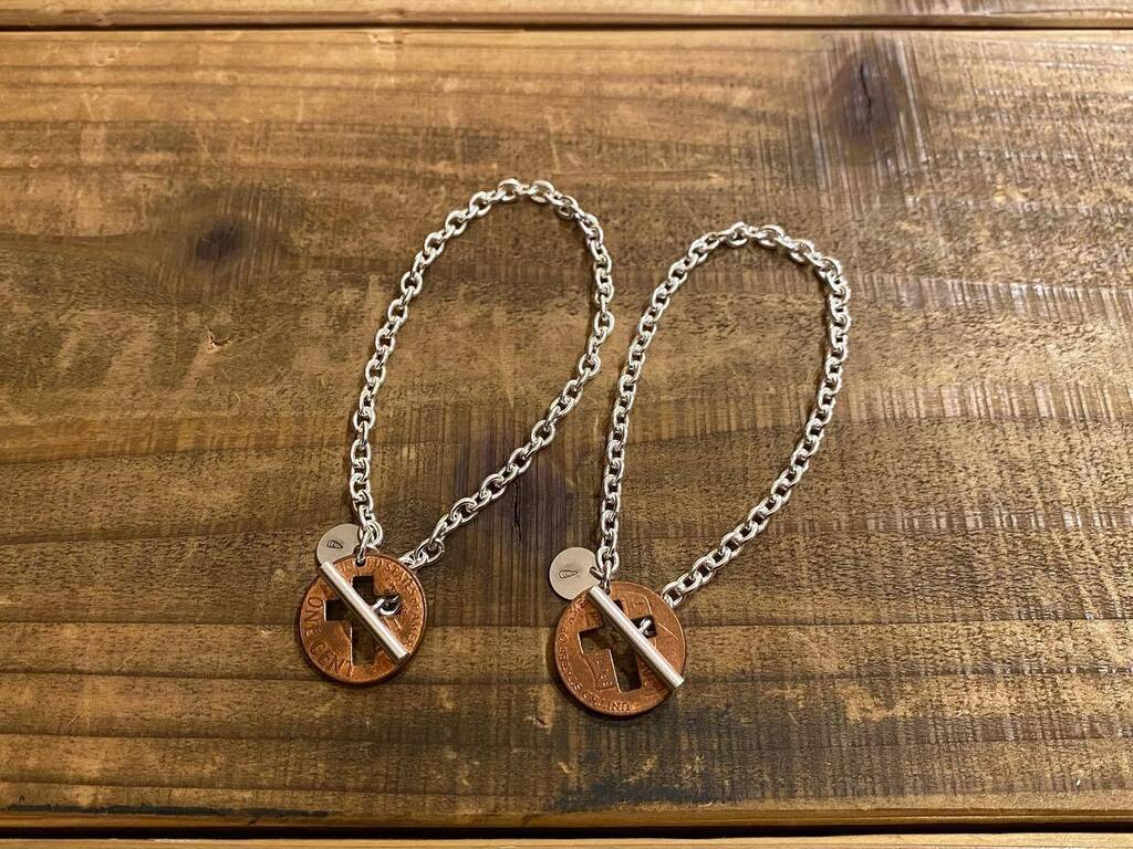 STANDARDCAL's tweet photo. Button Works Lucky Penny T-Bar Silver Bracelet.
@standardcalifornia_os
@standardcalifornia_movie
#standardcalifornia
#buttonworks
#blacelet
#silver
#internationalshipping
#overseashipping
#スタンダードカリフォルニア
#ボタンワークス
#ブレスレット
#シルバー https://t.co/p3RGXJ3vO0