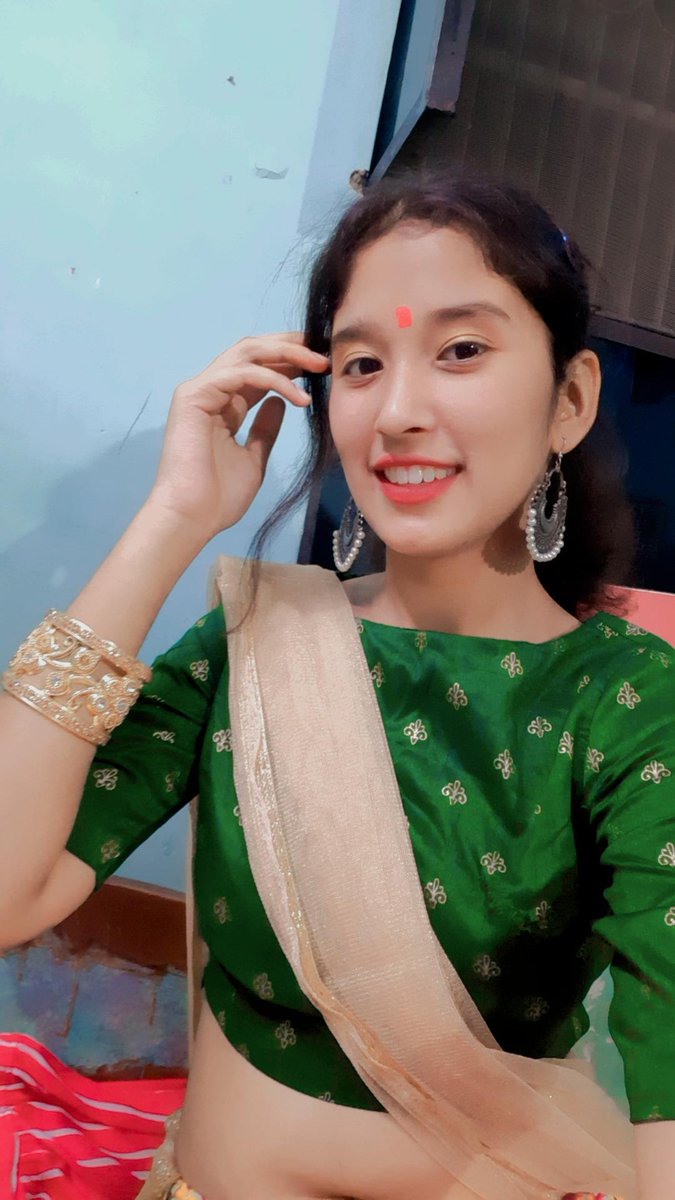 32Nisha's tweet photo. Must to post😁👉👈❤️❤️❤️ #HappyDiwali #HappyDiwali #Badarnisha #trending #aesthetics #traditional https://t.co/Qyd8lpH1Bu