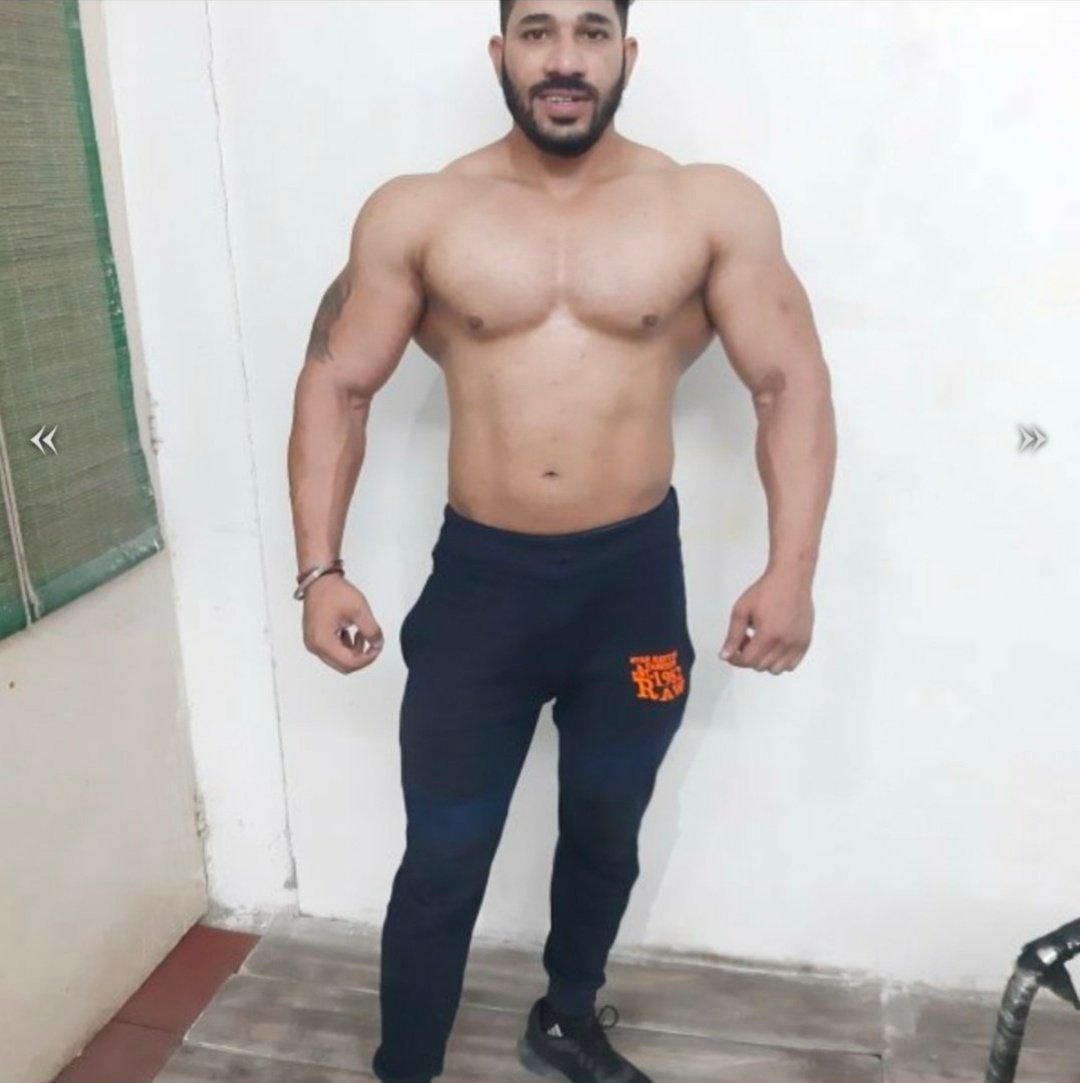 Desi Top tweet media