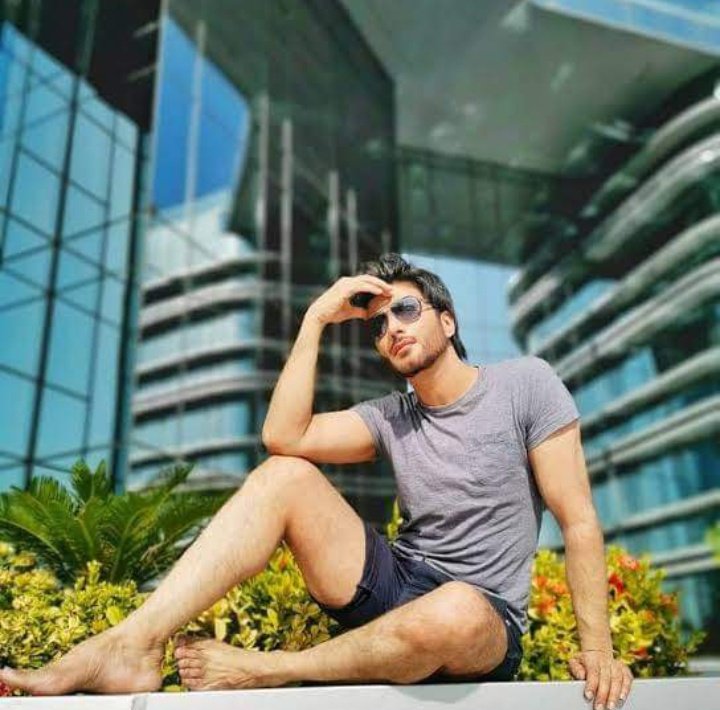 Desi Top tweet media