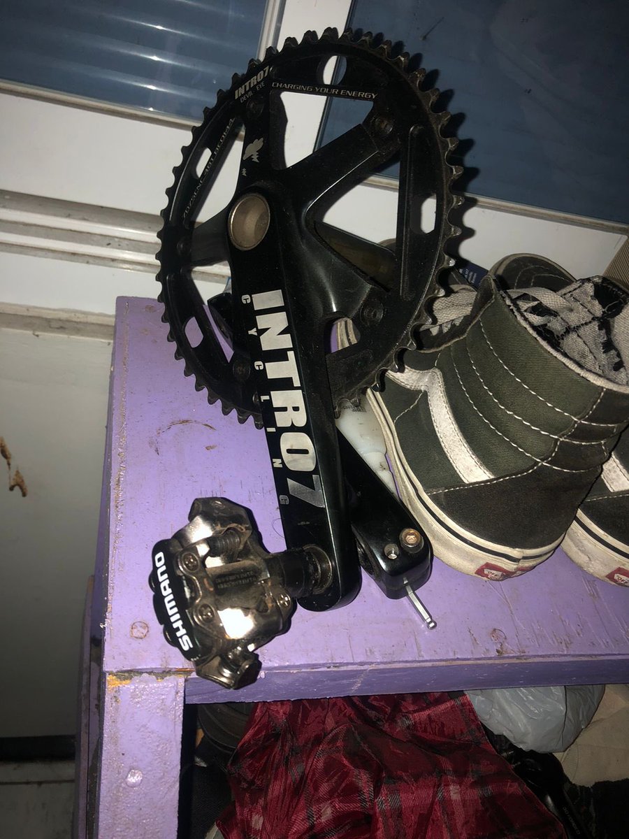 di jual crankset intro 7 HT2 
950 nego minat PM 
exclude pedal cleat , pedal strap free 🙏
pedal cleat shimano 520 400 ribu saja
#fnfjb
