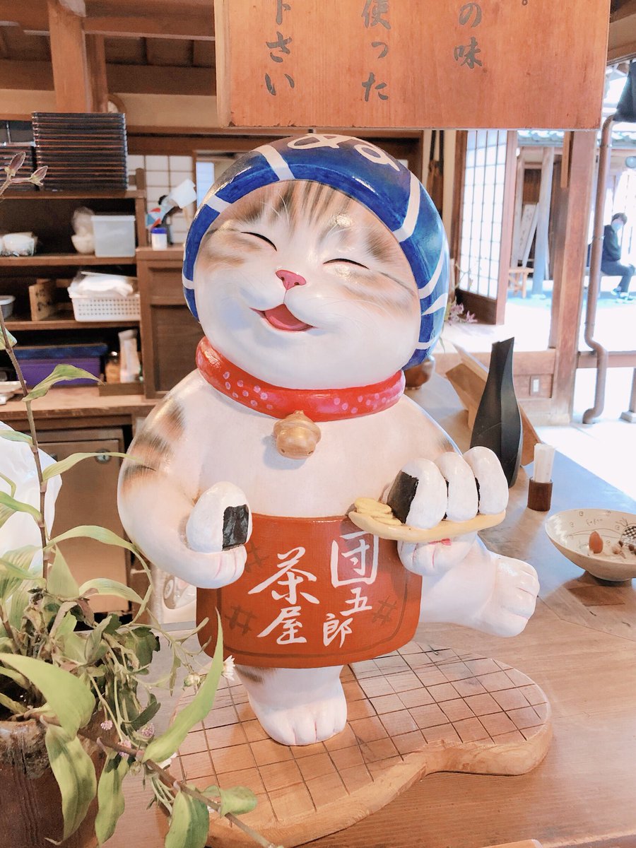 「帰りの時間が迫っている中で出来る限り招き猫めぐりしたけど全部は無理だった〜!ヽ(」|四月はじめのイラスト