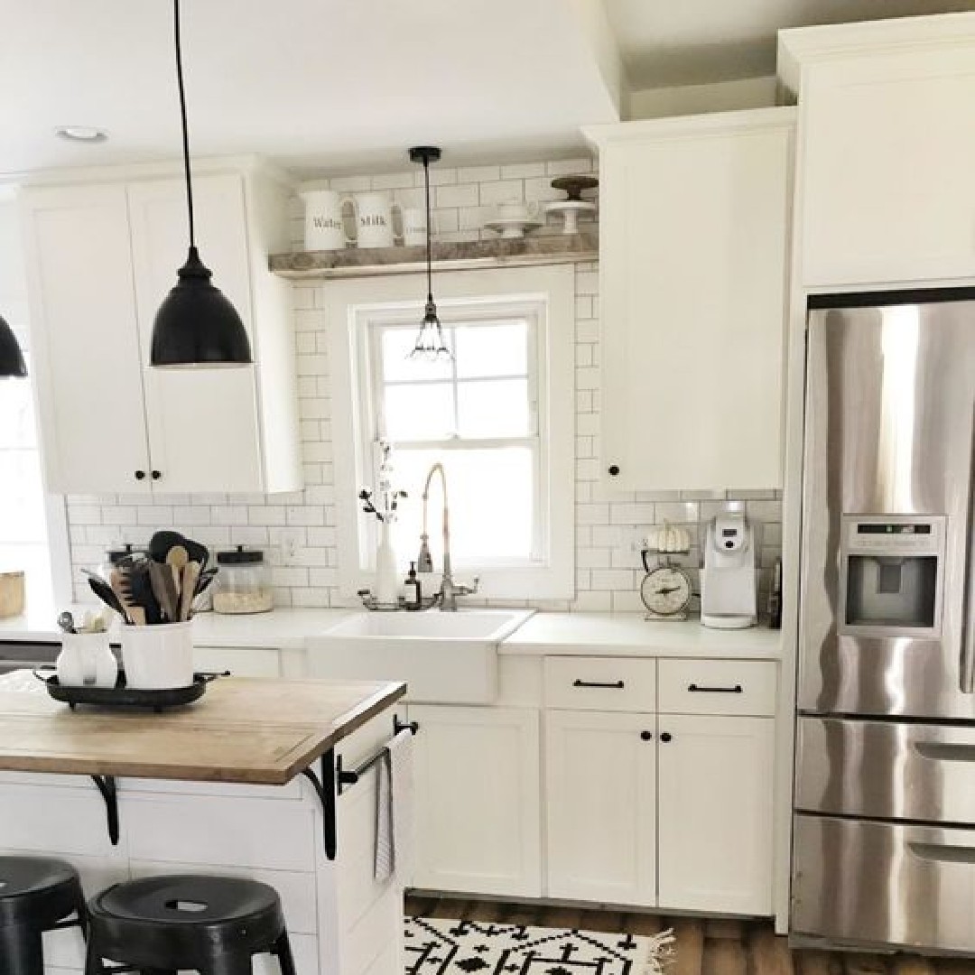 ErgoDesigns's tweet photo. #TipTuesday – Finding More Storage
Install shelves above the window in your kitchen to store some items that don't get used too often.
#kitchenstorage #kitchendesign #kitchenlayout #functionallity https://t.co/hEAvQ8JZYe