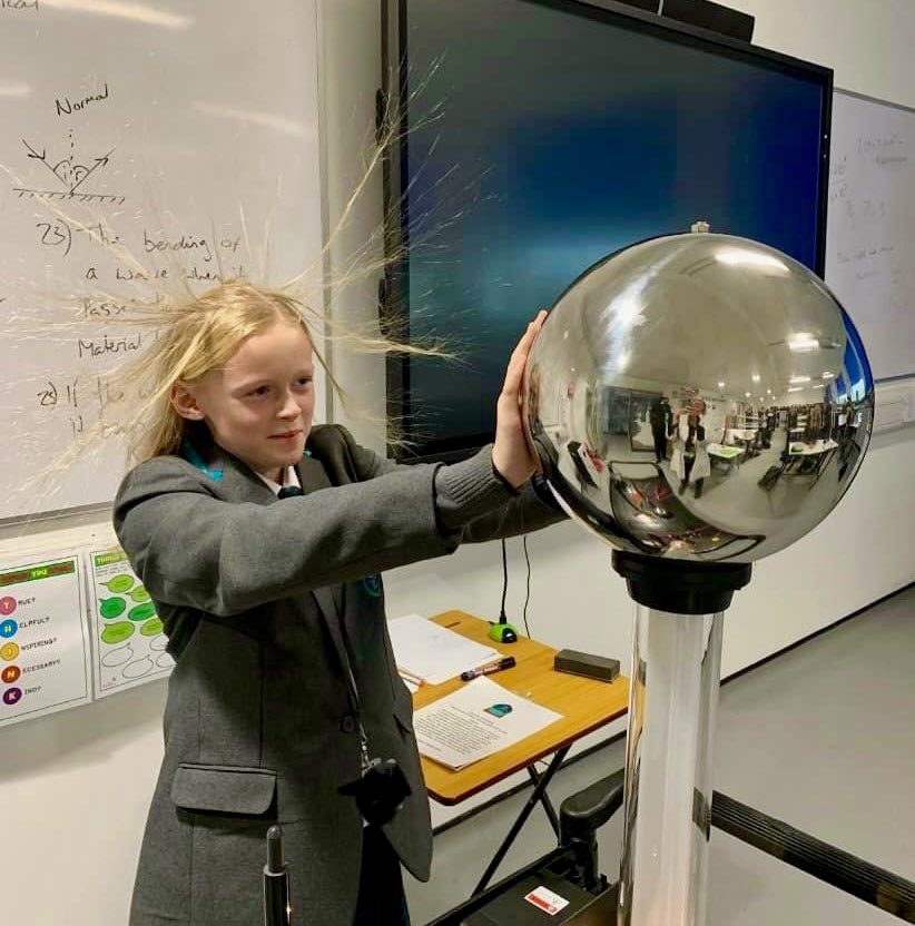 HoultonSchool's tweet photo. Our Science Faculty had a very exciting delivery last week! Well done Minnie for giving an excellent demo of our new Van de Graaff generator! 👏🏼👏🏼👏🏼 https://t.co/1Jd0okaqDp