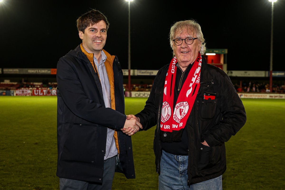 Thanks to West Coast Orthodontics, one of our sponsors of last night's match Pictured is David from West Coast Orthodontics with Tommy Higgins West Coast are also Lewis Banks' sponsor this season and have a pitch-side sign at the ground. Thanks guys #bitored