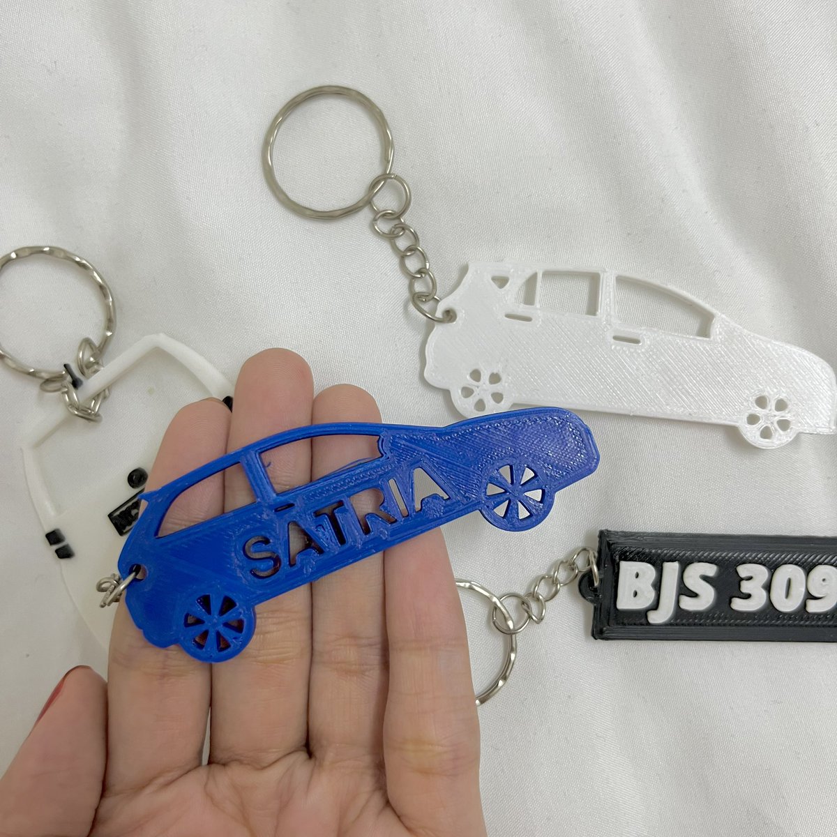 Sen3D_'s tweet photo. Me : I dont need a customize keychain for my car keys..

Also me : https://t.co/6Q8K6ZuCGv
