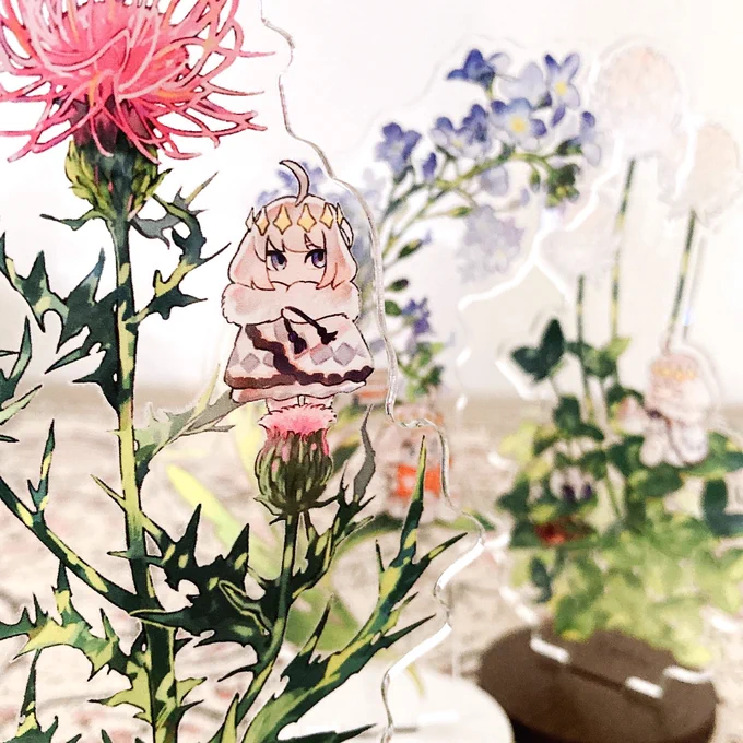 ミニオベ野草アクスタ届いた〜!めちゃ綺麗に刷って頂いた…… 