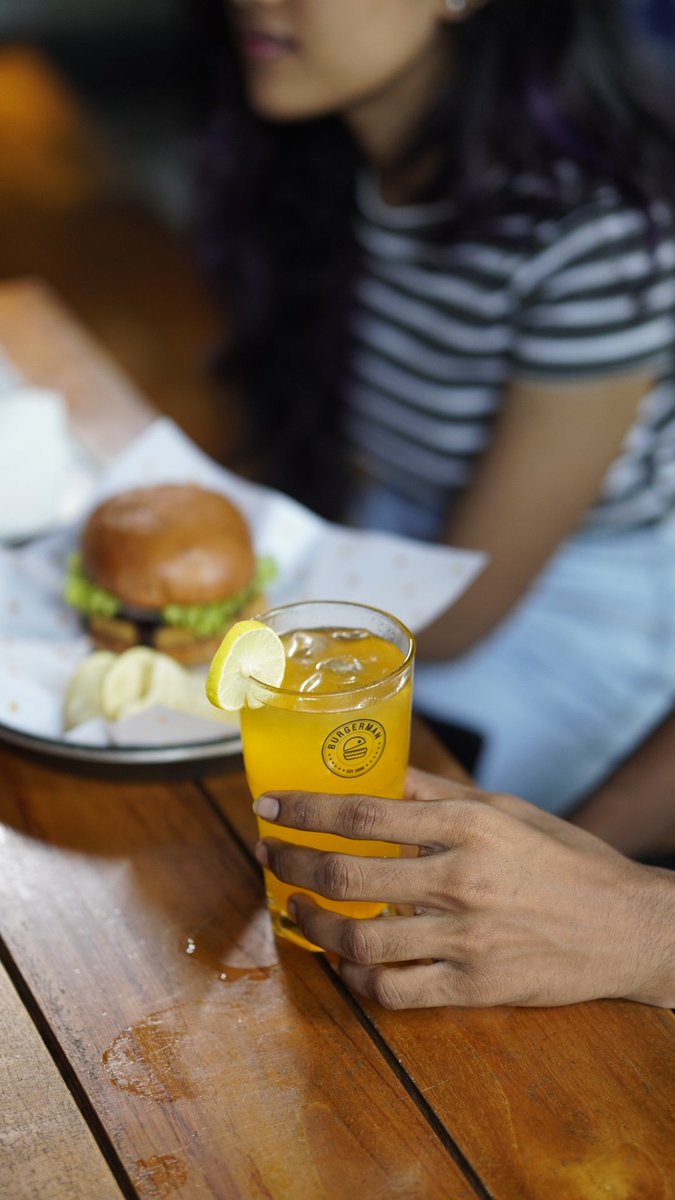 iam_burgerman's tweet photo. Don't Break Your Head Over WhatsApp! Break Bread Instead 🍔
 #WhatsAppDown #iamburgerman #keepitlight https://t.co/vVThMxjBZ0